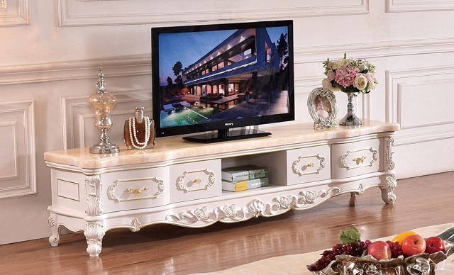 Kệ tivi kết hợp đợt trang trí: 
Kệ tivi kết hợp đợt trang trí sẽ là một giải pháp tối ưu cho không gian phòng khách của gia đình bạn trong năm