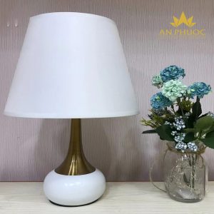 Đèn bàn chao vải T2101-1 E27 H380 mm Trắng