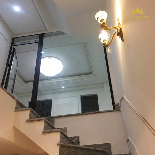 Đèn tường cổ điển trang trí lối đi cầu thang