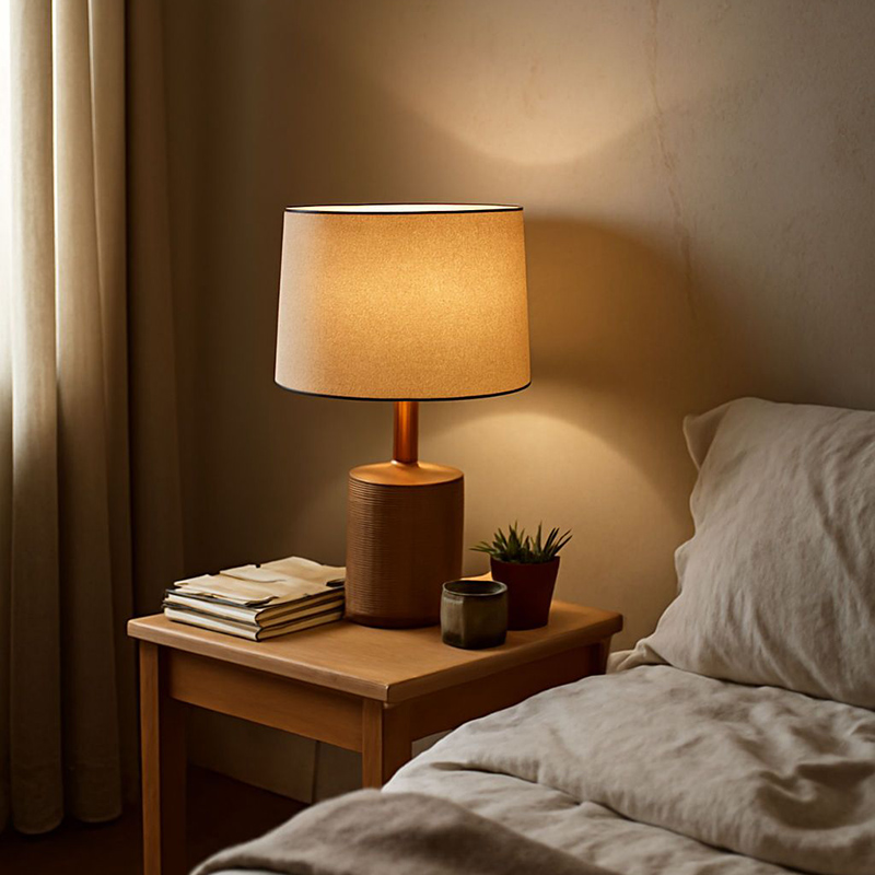 Đèn bàn để đầu giường giúp nâng cao chất lượng giấc ngủ
